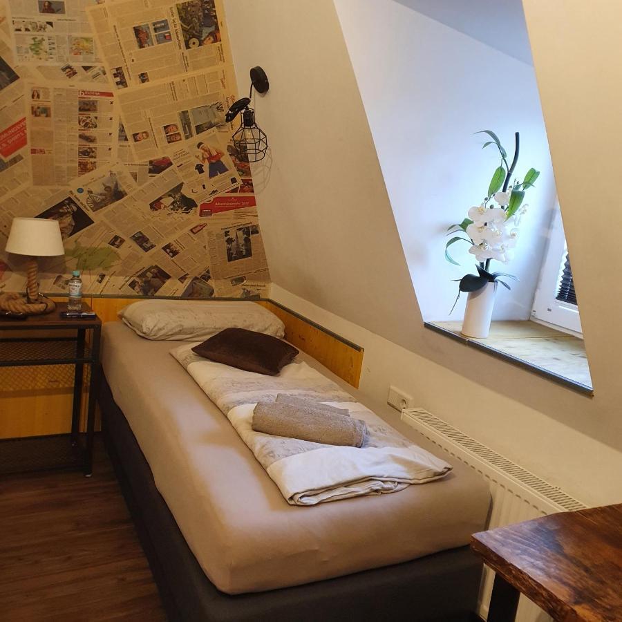 Victory Guesthouse - Handwerker Pension Bielefeld Exteriör bild