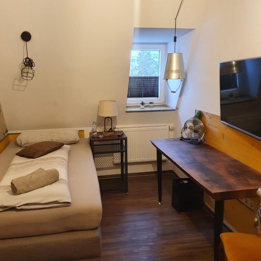 Victory Guesthouse - Handwerker Pension Bielefeld Exteriör bild