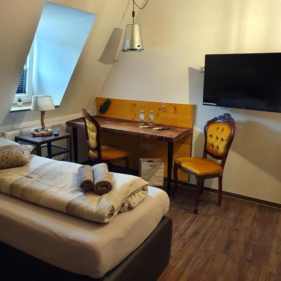 Victory Guesthouse - Handwerker Pension Bielefeld Exteriör bild