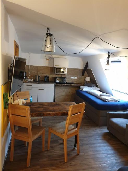 Victory Guesthouse - Handwerker Pension Bielefeld Exteriör bild