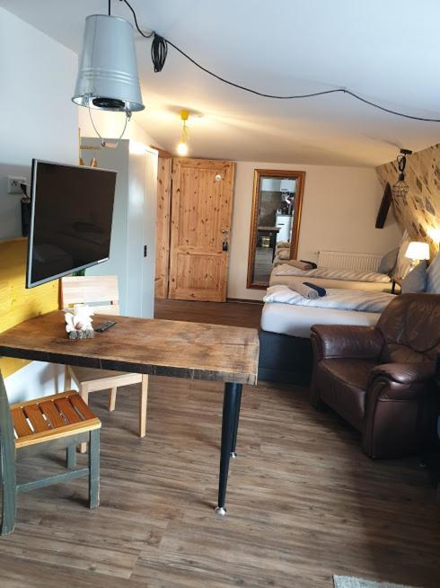 Victory Guesthouse - Handwerker Pension Bielefeld Exteriör bild