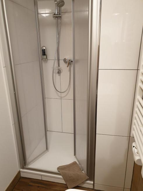 Victory Guesthouse - Handwerker Pension Bielefeld Exteriör bild