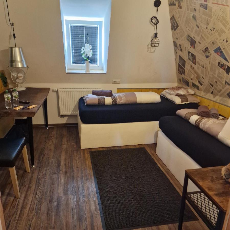 Victory Guesthouse - Handwerker Pension Bielefeld Exteriör bild
