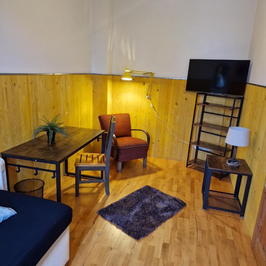 Victory Guesthouse - Handwerker Pension Bielefeld Exteriör bild