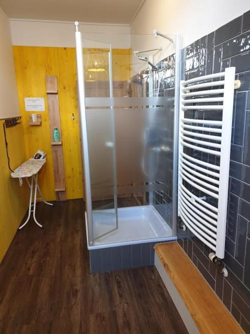 Victory Guesthouse - Handwerker Pension Bielefeld Exteriör bild