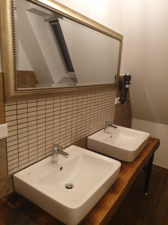 Victory Guesthouse - Handwerker Pension Bielefeld Exteriör bild